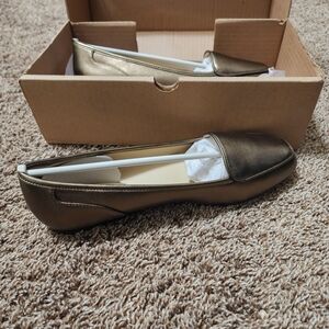 Bandolino Bronze Loafers for Women Size 9 NWT